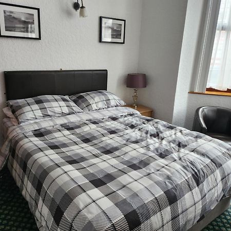Queens Guest House Бистон Экстерьер фото