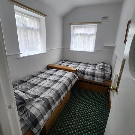 Queens Guest House Бистон Экстерьер фото