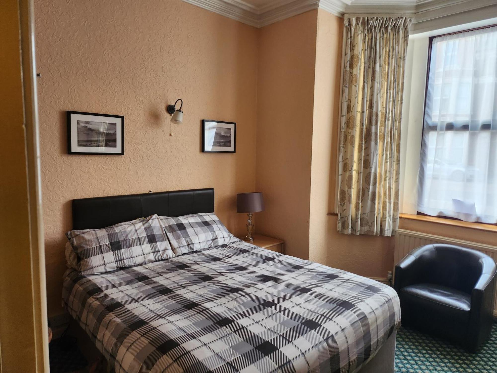 Queens Guest House Бистон Экстерьер фото