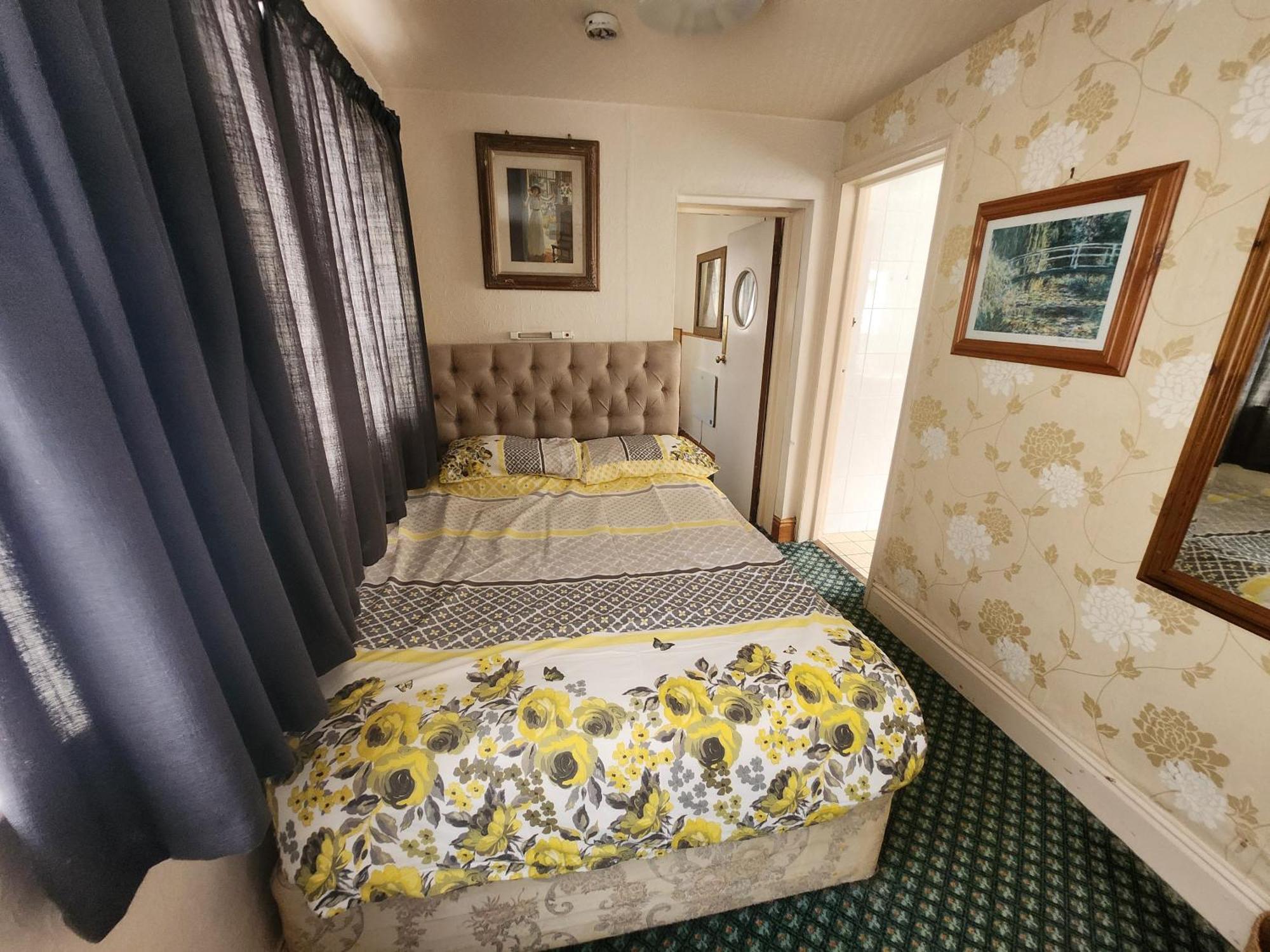 Queens Guest House Бистон Экстерьер фото
